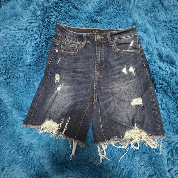 Risen Distressed Denim Shorts Size Medium - Picture 7 of 9